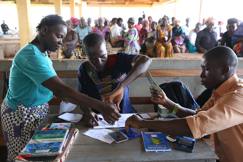 Cash transfer payments to women in Freetown