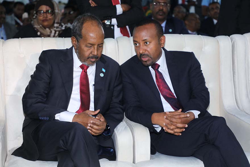 Somalia's new President Hassan Sheikh Mohamud (L) speaks with Ethiopia's Prime Minister Abiy Ahmed
